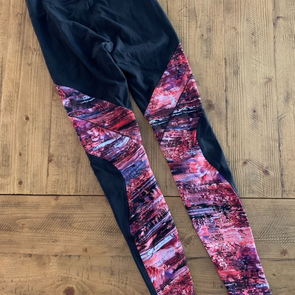 Lululemon leggings size 4